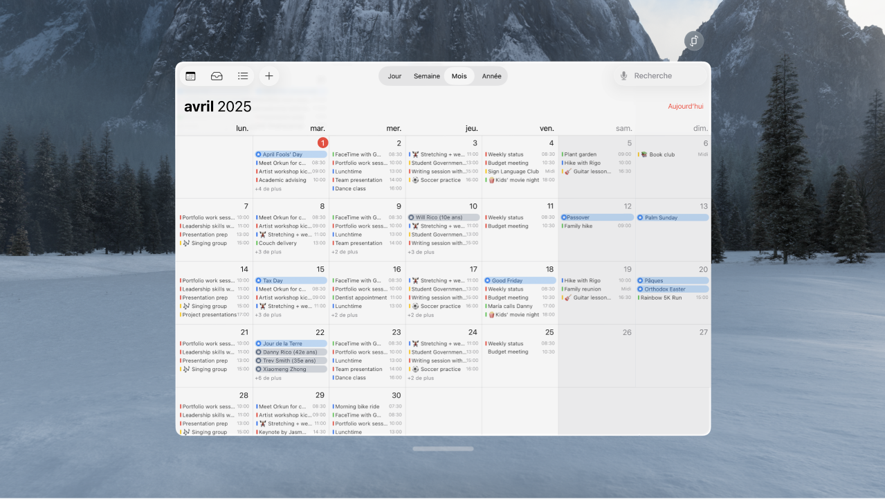 L’app Calendrier sur l’Apple Vision Pro, affichant les évènements d’un mois.