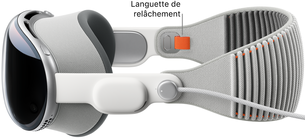 L’Apple Vision Pro sur lequel est fixé le bandeau tissé solo. Une languette de relâchement orange est visible sur l’intérieur du bandeau tissé solo.