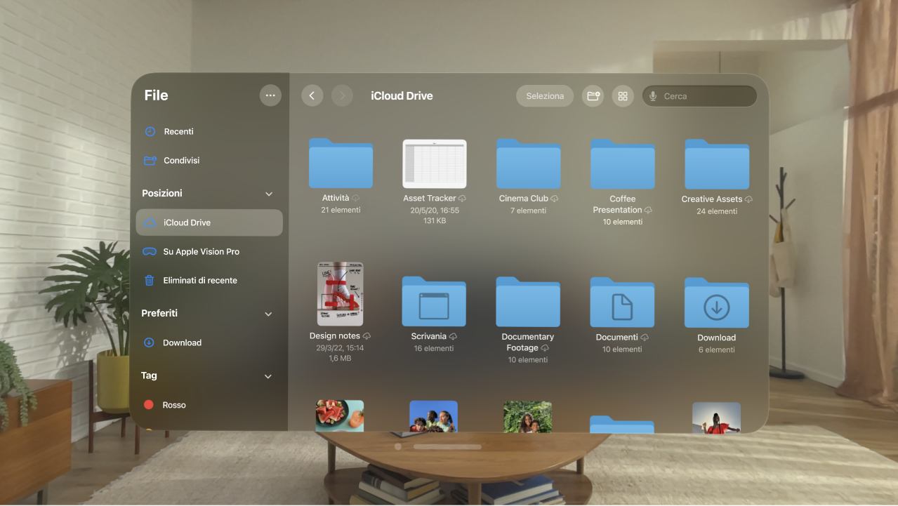 L’app File su Apple Vision Pro che mostra cartelle e file nella posizione iCloud Drive.