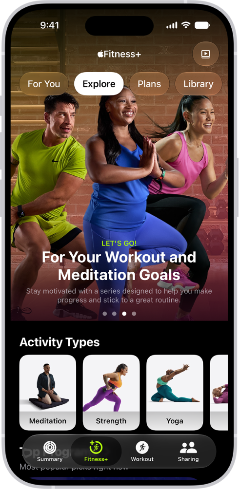 L’onglet Explorer d’Apple Fitness+ affichant un programme d’exercice recommandé. Une rangée de types d’activité se trouve en bas de l’écran.