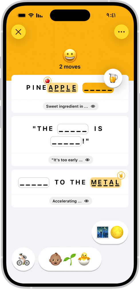 لعبة Emoji Game، يظهر بها عدد الحركات، مع رمزي إيموجي تم إدخالهما كإجابات، وإيموجي على وشك أن يوضع في مكان ليس به إجابة.