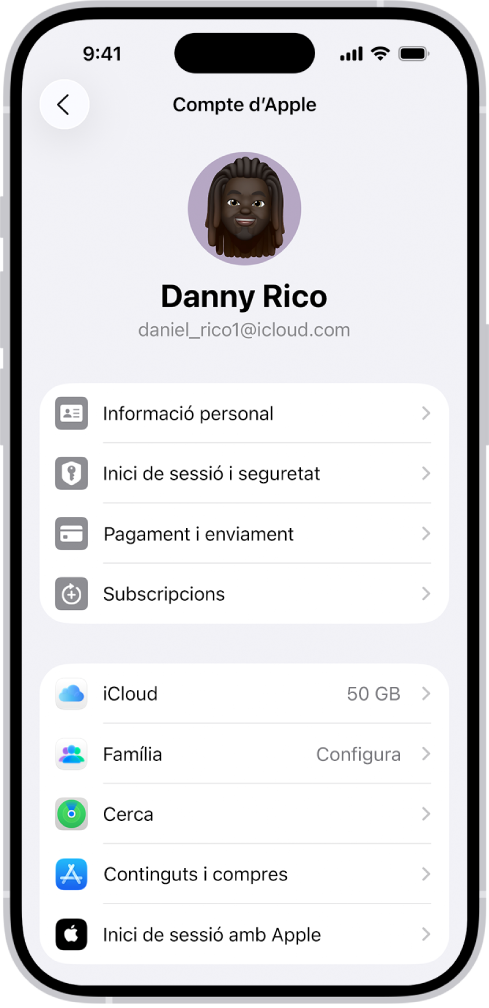 La configuració del compte d’Apple amb una llista d’opcions com informació personal, subscripcions, Cerca, etc.