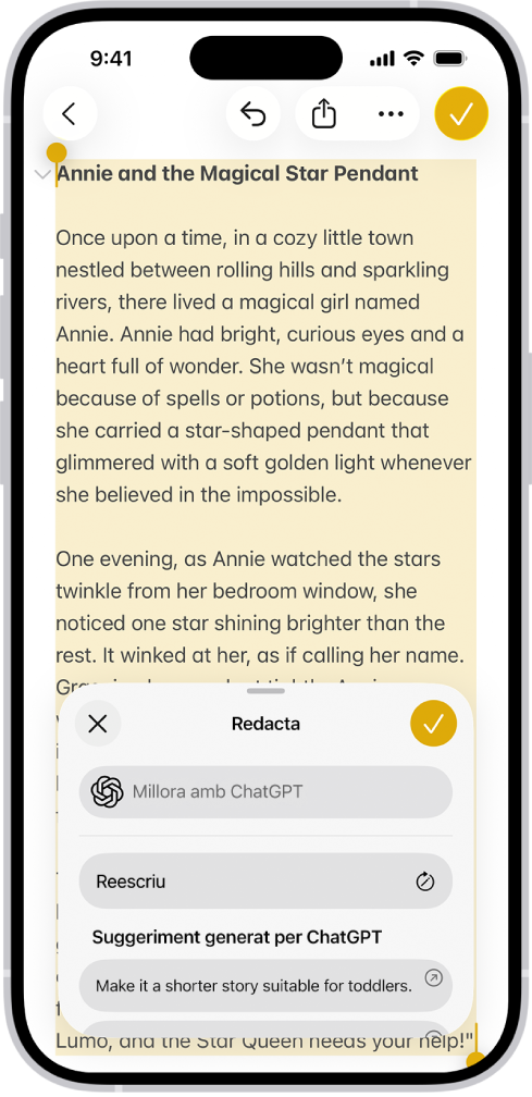 En un iPhone es mostra una història que s’està redactant a l’app Notes. A la part inferior de la pantalla hi ha el quadre de diàleg de redacció amb les eines d’escriptura, que inclou opcions per millorar el text amb el ChatGPT, reescriure, escollir suggeriments del ChatGPT, etc.