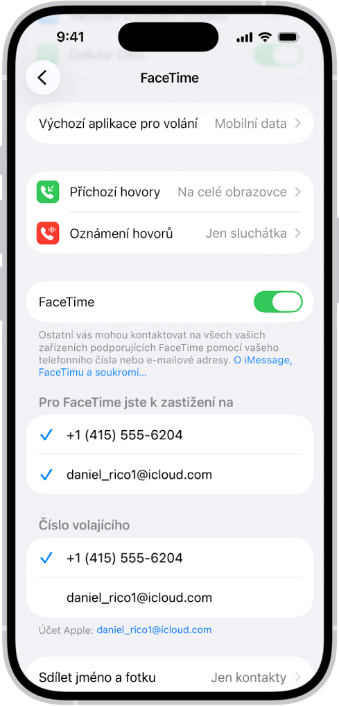 Obrazovka nastavení FaceTimu s volbou Výchozí aplikace pro volání, ovládacím prvkem pro zapínání a vypínání FaceTimu a s telefonním číslem a e‑mailovou adresou, na kterých jste k zastižení