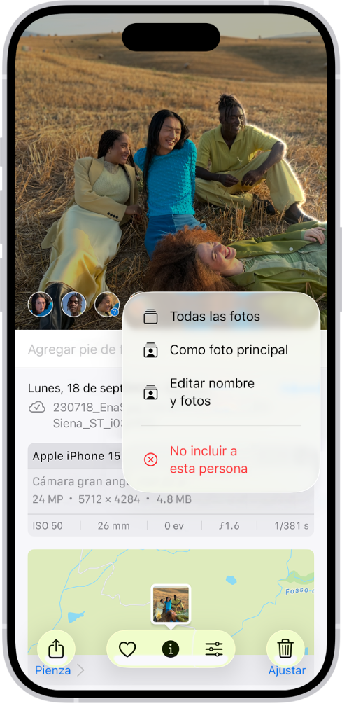 La mitad superior de la pantalla del iPhone mostrando una foto abierta en la app Fotos. En la esquina inferior izquierda de la foto están las caras de las personas que aparecen en la foto. Una de las caras tiene un signo de interrogación al lado de ella. El menú de opciones incluye, de arriba abajo: Todas las fotos, Establecer como foto principal, Editar nombre y fotos y No incluir a esta persona.