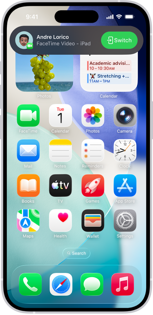 iPhone’i Home Screen-kuva ülaosas on FaceTime’i videokõne märguanne iPadist. Kõne suunamiseks oma iPhone’i puudutage märguandest paremal olevat Switch-nuppu.