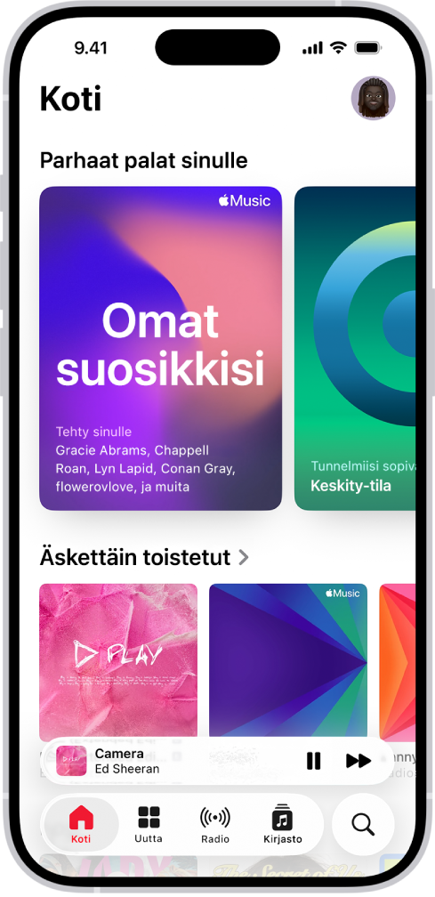 Musiikki-apin Koti-välilehti, jonka yläreunassa näkyy Parhaat palat. Pyyhkäisemällä vasemmalle tai oikealle voit nähdä lisää sinulle valittua musiikkia. Alapuolella näkyy Äskettäin toistetut.