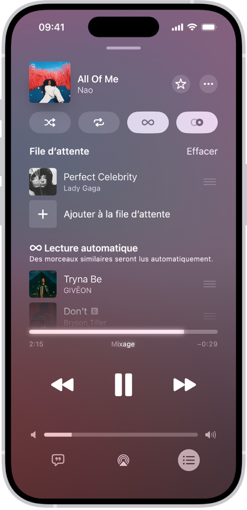 L’écran « À l’écoute » affichant la file d’attente avec la fonctionnalité « Lecture automatique » et Automix activés. Des morceaux similaires s’affichent sous les morceaux de la file d’attente.
