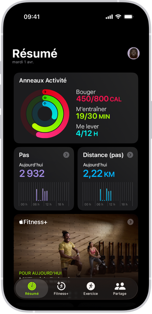 L’écran Résumé dans Forme, affichant les zones « Anneaux Activité », « Nombre de pas », « Distance (pas) » et « Apple Fitness+ ».