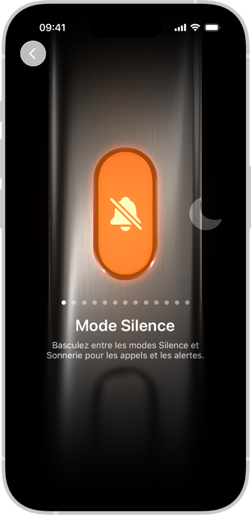 L’écran de personnalisation du bouton Action. L’action sélectionnée est « Appareil photo ». D’autres fonctionnalités s’affichent à droite et à gauche de l’appareil photo, notamment « Ne pas déranger » et « Lampe torche ». Sous les actions se trouvent des points que vous pouvez toucher pour basculer sur une autre action. Sous l’action sélectionnée (Appareil photo), un menu d’options Appareil photo permet d’en attribuer une au bouton Action.