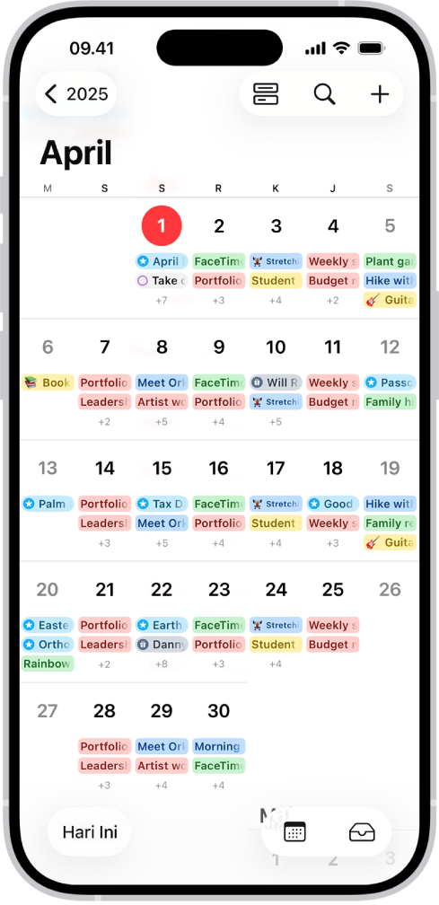 Kalender dalam tampilan Bulan yang menampilkan acara dan pengingat.