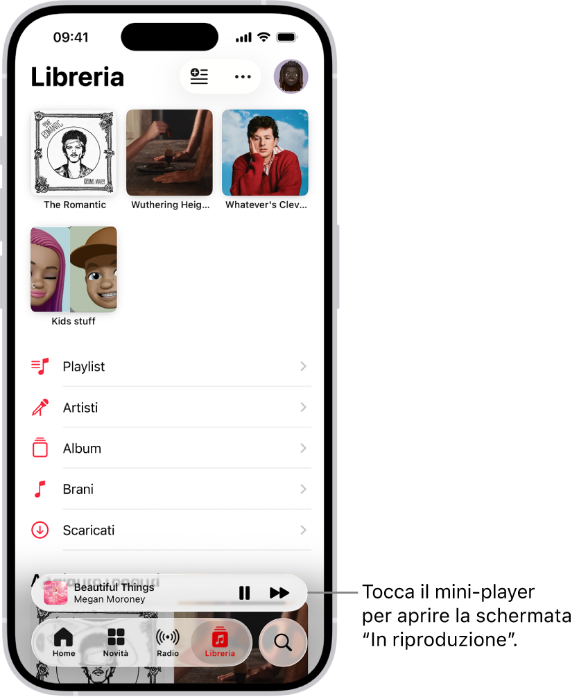 Il pannello Libreria, con il mini-player vicino alla parte inferiore. Il mini-player mostra il titolo del brano attualmente in riproduzione. I pulsanti per mettere in pausa e passare al brano successivo sono sulla destra del titolo della canzone. Per aprire “In riproduzione”, viene toccato il mini-player.