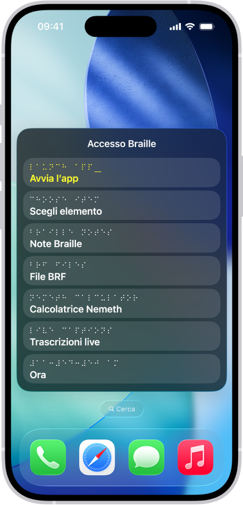 Un iPhone con il menu di “Accesso Braille” aperto che mostra le seguenti opzioni: “Avvia l’ap”, “Scegli elemento”, “Note Braille”, “File BRF”, Calcolatrice, Trascrizioni live e Ora.