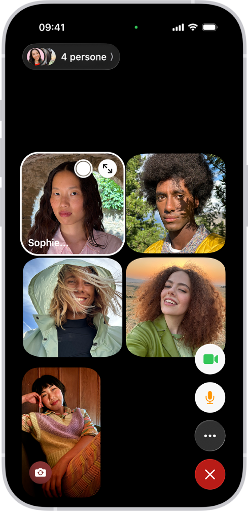 Una chiamata FaceTime di gruppo con cinque partecipanti. Ciascun partecipante viene visualizzato in un riquadro separato sullo schermo. I controlli di FaceTime sono in basso a destra sullo schermo.
