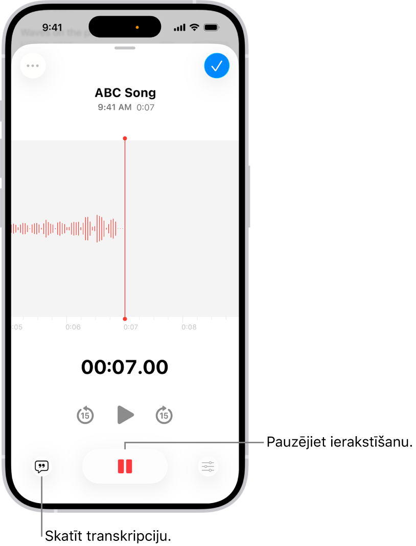 Voice Memos ieraksts, kurā redzama notiekoša ieraksta skaņas līkne, kā arī laika indikators un poga, lai pauzētu ierakstīšanu.