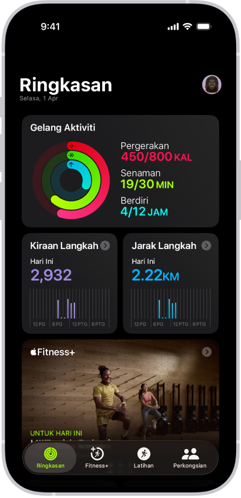 Skrin Ringkasan dalam Kecergasan, menunjukkan kawasan Gelung Aktiviti, Kiraan Langkah, Jarak Langkah dan Apple Fitness+.