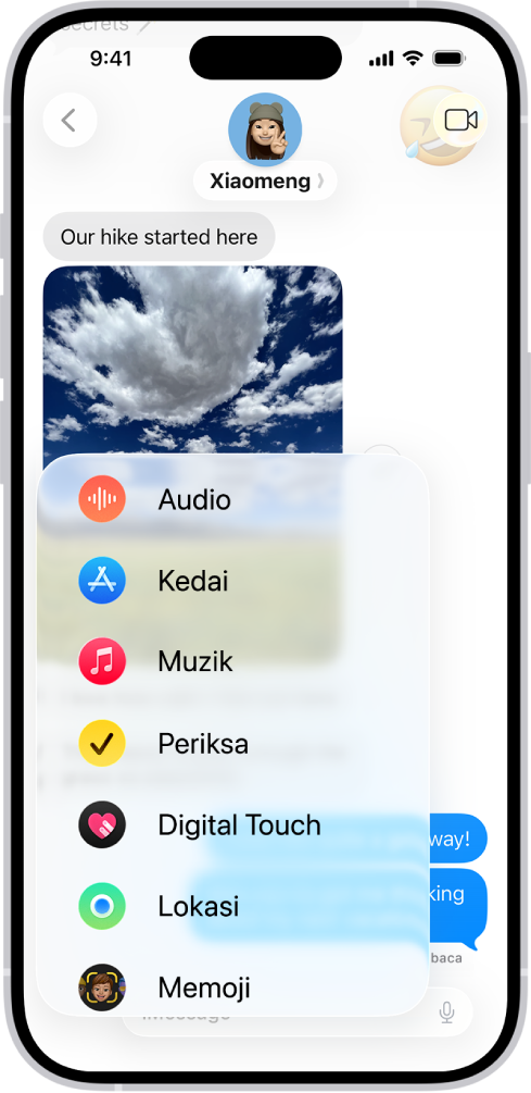 Menu Tambah dalam Mesej pada iPhone, menyenaraikan beberapa ciri iMessage: pemesejan audio, App Store, imej GIF, Periksa, Digital Touch, perkongsian lokasi dan Memoji.