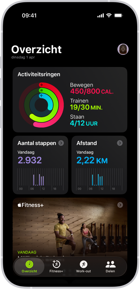 Het overzichtsscherm in Conditie, met gedeelten voor de activiteitsringen, het aantal stappen, de afgelegde afstand en Apple Fitness+.