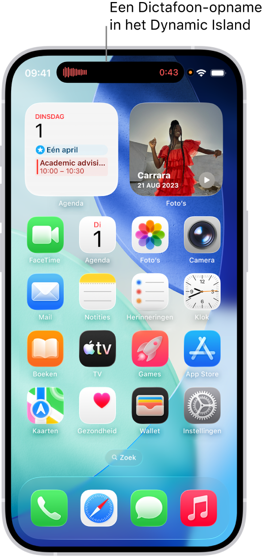 Het beginscherm van de iPhone 14 Pro, met een gesproken memo in het Dynamic Island boven in het scherm.