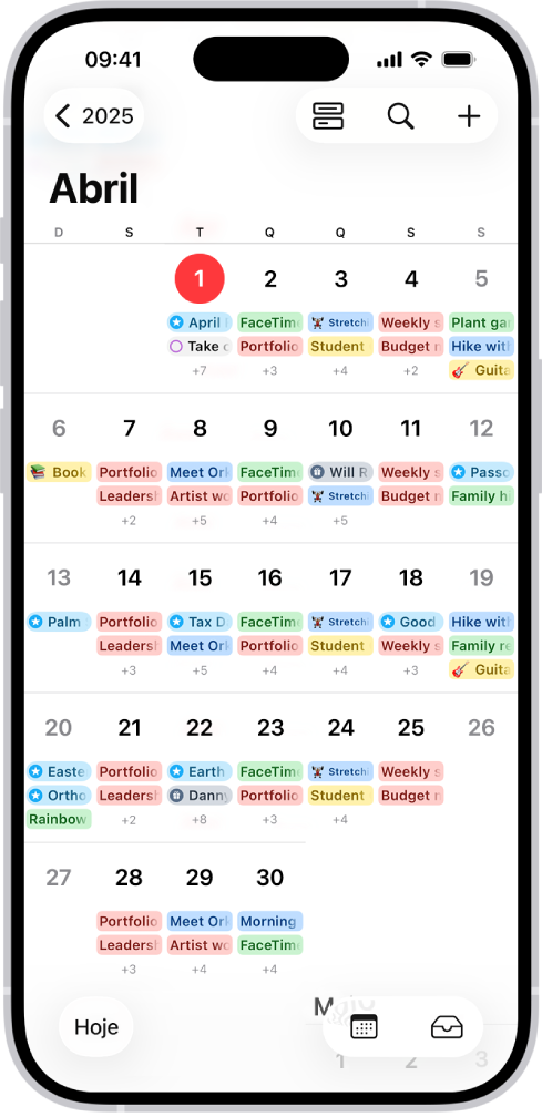 Um calendário na vista Mês a mostrar eventos e lembretes.