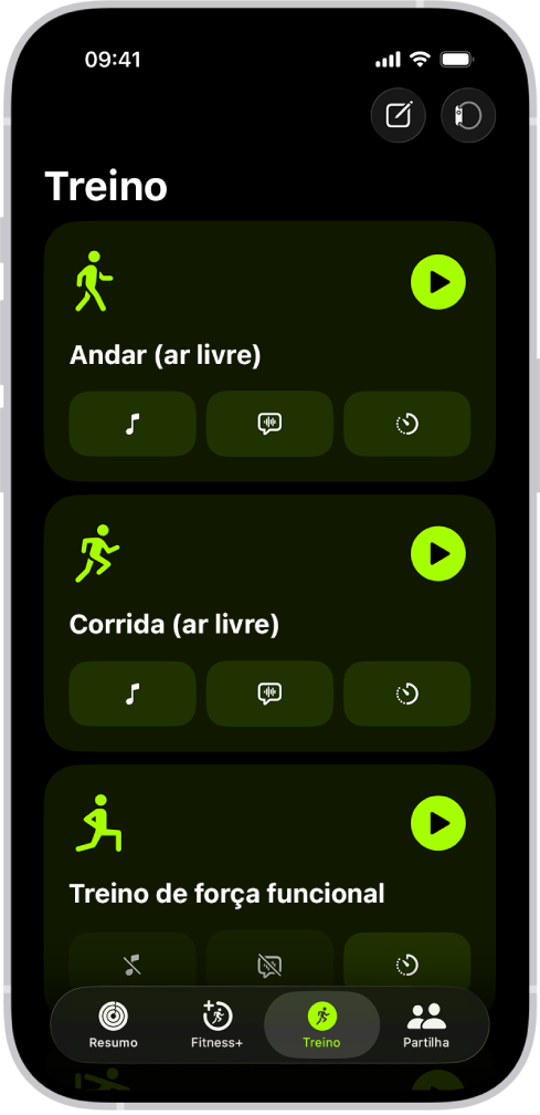 O ecrã de treino da aplicação Fitness a mostrar três tipos de treino. Na parte superior do ecrã estão os botões para registar um treino e estabelecer ligação a um monitor de frequência cardíaca.