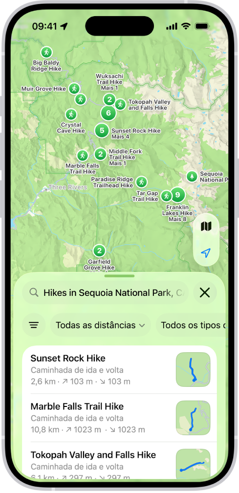 A aplicação mapas a mostrar os resultados correspondentes a uma pesquisa por caminhadas num parque nacional.