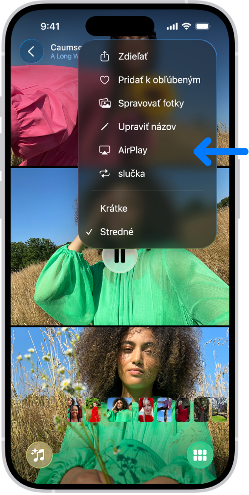 Na iPhone sa prehráva prezentácia v apke Fotky. Vpravo hore je vyskakovacie menu s možnosťou AirPlay.