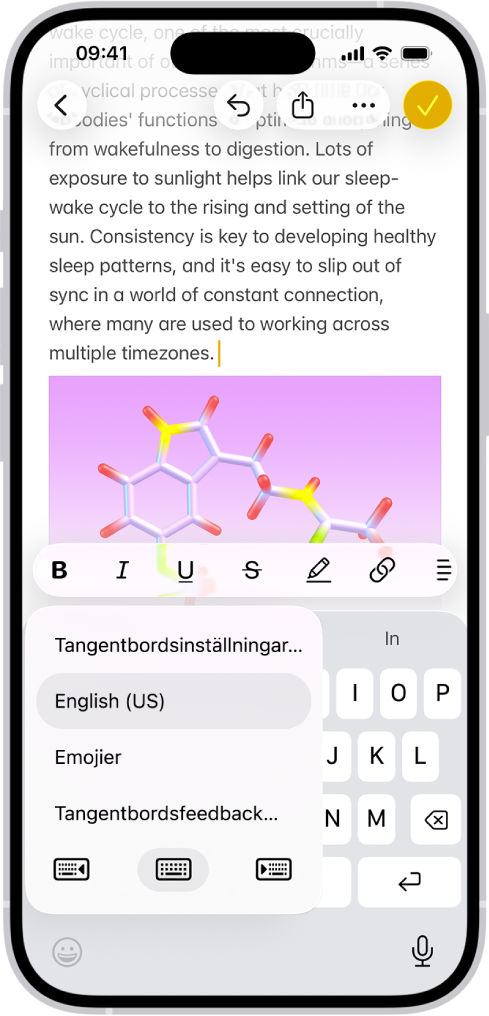 Menyn Tangentbordsinställningar är öppen och visar tre alternativ: Engelska (USA), Emojier och Tangentbordsfeedback. Längst ned i menyn, från vänster till höger, finns knappar för vänsterhänt layout, förvald layout och högerhänt layout. Knappen för förvalda är vald.
