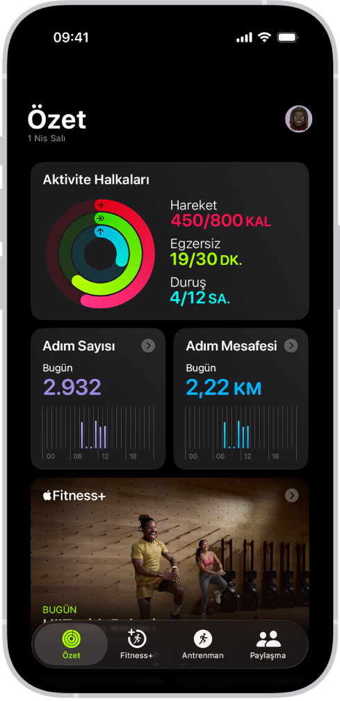 Fitness’taki Özet ekranı; Aktivite Halkaları, Adım Sayısı, Adım Mesafesi ve Apple Fitness+ alanlarını gösteriyor.