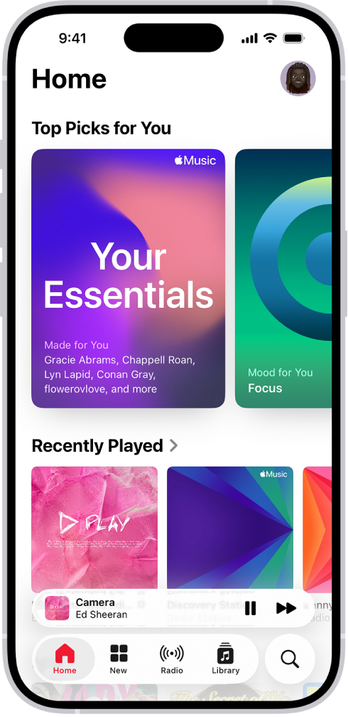 「音樂」App 的「首頁」分頁最上方顯示「精選推薦」。你可以向左或向右掃來檢視更多專為你挑選的音樂。下方顯示「最近播放」。