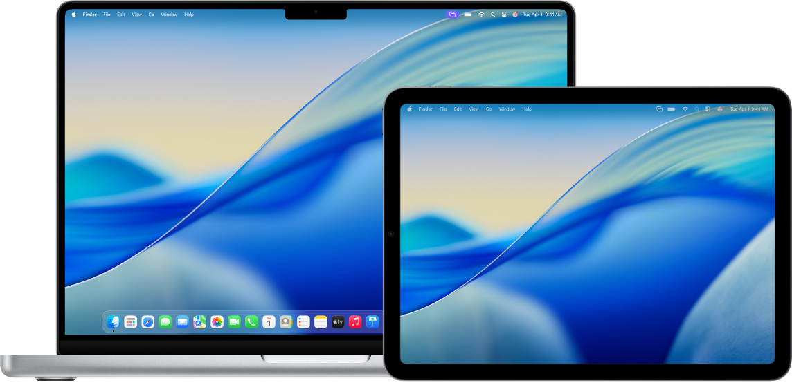 一台 MacBook Air 和一台 iPad 并排摆放。两个屏幕都显示 Mac 桌面。Mac 菜单栏中包含紫色“屏幕镜像”图标,iPad 菜单栏中包含白色屏幕镜像图标。