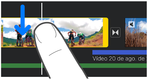 Clipe sendo dividido na linha do tempo do projeto.