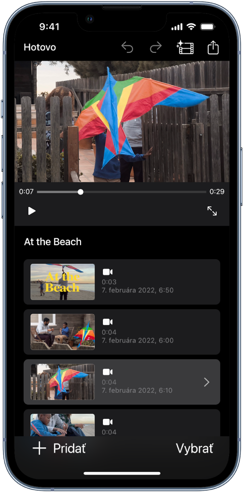 Projekt s videomontážou v apke iMovie na iPhone.