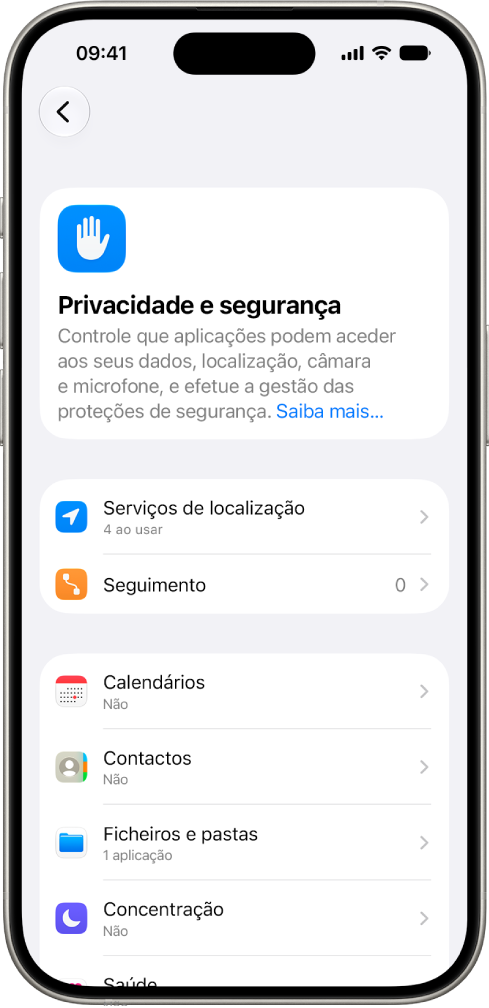 Um iPhone mostra o ecrã Privacidade e segurança nas Definições.