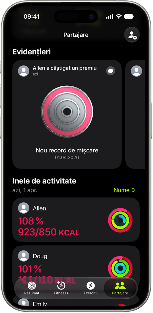 Ecranul unui iPhone prezentând datele de activitate partajate cu alte două persoane.