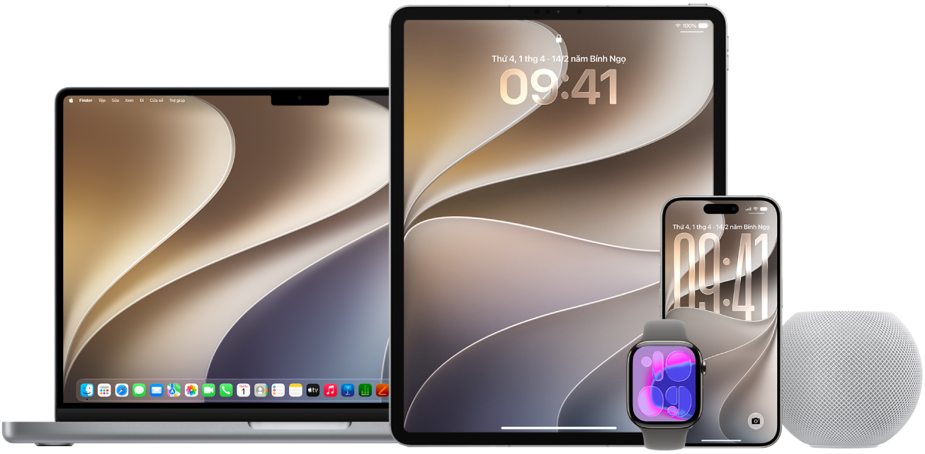 Một MacBook, iPhone, iPad, Apple Watch và HomePod.
