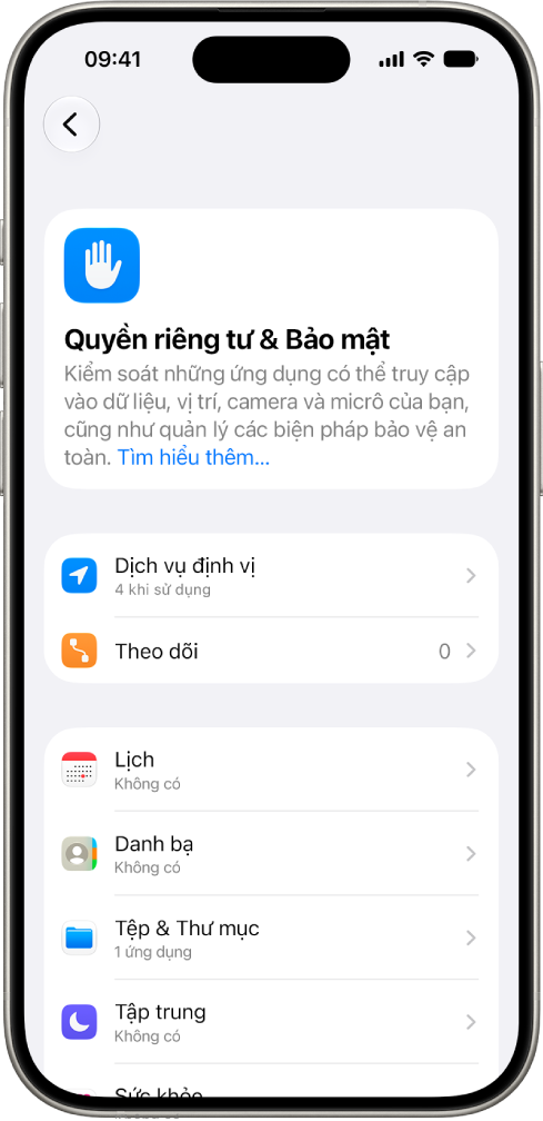 Một iPhone đang hiển thị màn hình Quyền riêng tư & Bảo mật trong Cài đặt.