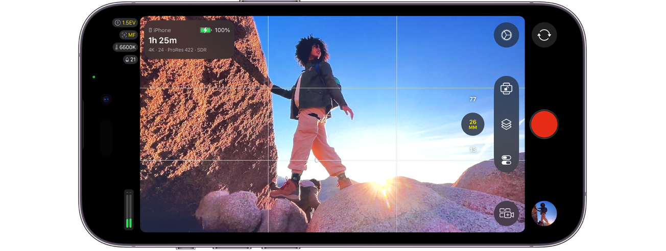 Final Cut Camera画面に、カメラコントロール、録画ボタン、ファインダーグリッドのオーバーレイが表示されています。