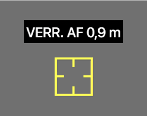 Commande à l’écran Verrouillage AF affichant le texte « VERR. AF 0,9 m » indiquant que la mise au point est fixée à 0,9 m de la caméra.