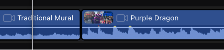 O cursor de reprodução posicionado sobre um clipe na linha do tempo.
