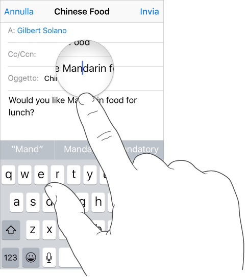 Dito che tocca lo schermo per ottenere una vista ingrandita del testo e il punto di inserimento.