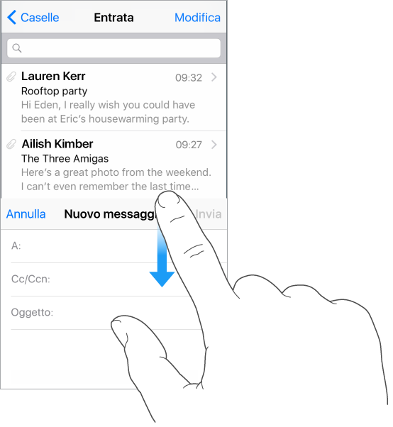 Un dito che scorre verso il basso sulla barra del titolo della bozza di un messaggio.