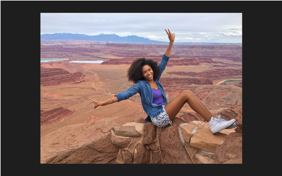 Photos window in full-screen view